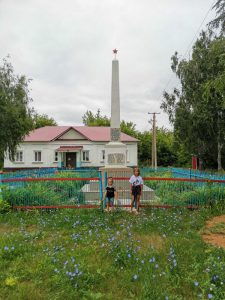Памятник погибшим односельчанам в Великой Отечественной войне. Самарская область, Борский район, деревня Новая Покровка. Евграшина Анна Александровна, май 2020